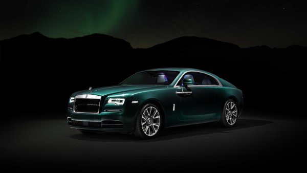 Rolls-Royce Wraith Aurora Borealis 8K Wallpaper