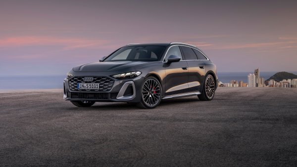 Audi S5 Avant TFSI quattro 2024 Wallpaper