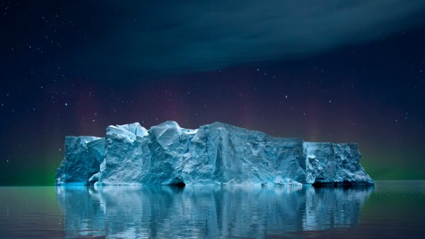 Iceberg Seascape Wallpaper
