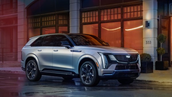 Cadillac Escalade iQ Sport Luxury EV Wallpaper