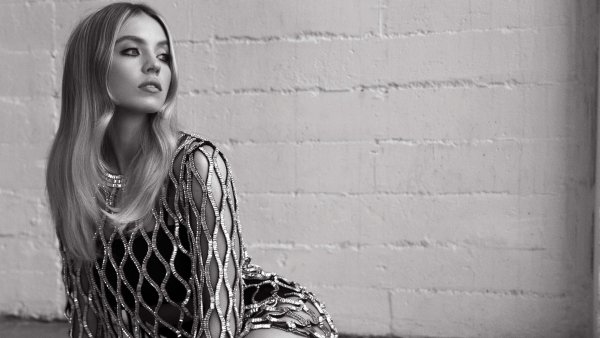 Sydney Sweeney Monochrome Wallpaper