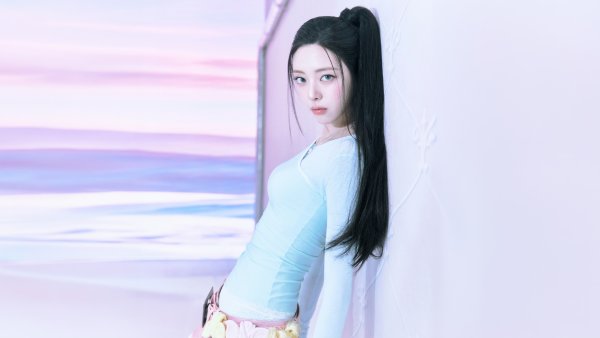 Yuna (ITZY) Ice cream Wallpaper