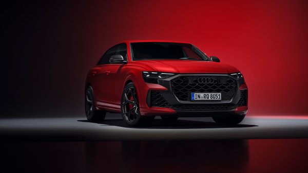 Audi RS Q8 performance 8K Wallpaper