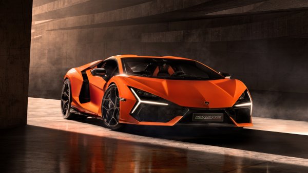 Lamborghini Revuelto 8K Wallpaper