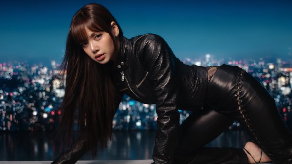 Lisa Black leather Wallpaper