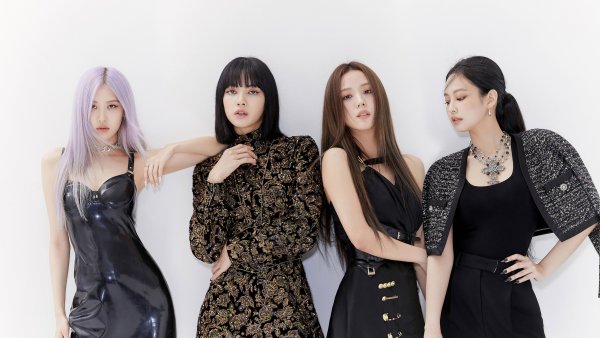 Blackpink K-Pop singers Wallpaper