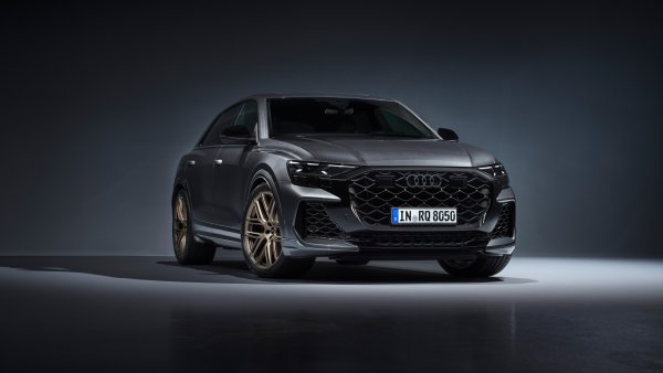 Audi RS Q8 2024 Wallpaper