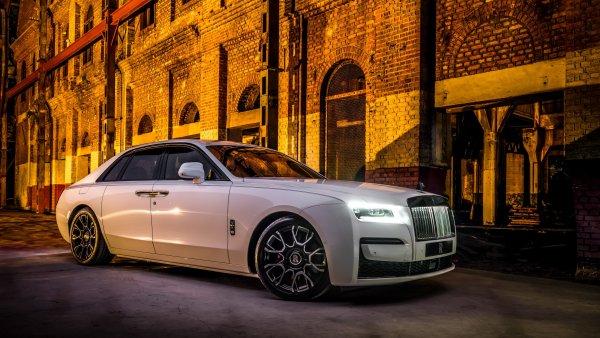 Rolls-Royce Black Badge Ghost Luxury Sedan Wallpaper