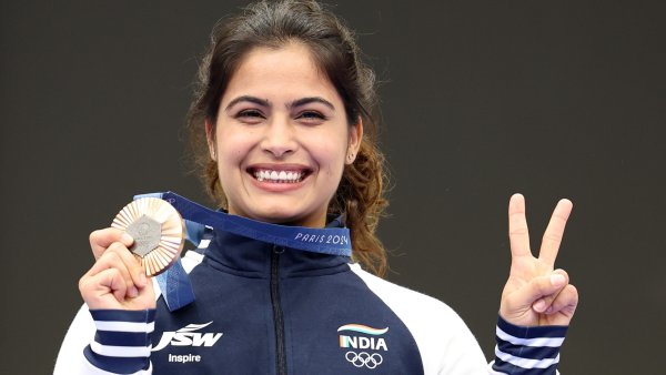 Manu Bhaker Gold medal Wallpaper