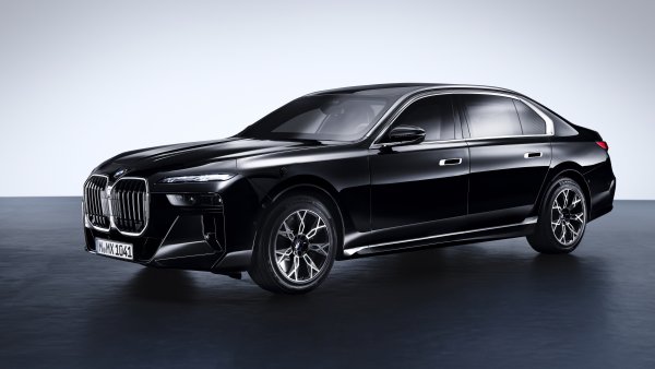 BMW 7 Series Protection 8K Wallpaper