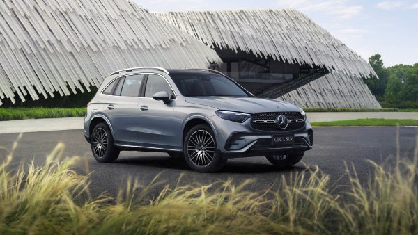 Mercedes-Benz GLC 300 AMG line Wallpaper