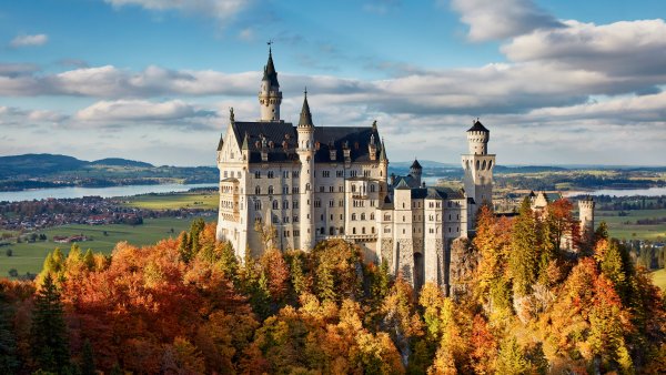 Neuschwanstein Castle Ancient architecture Wallpaper