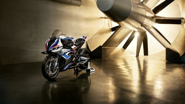 BMW M 1000 RR 8K Wallpaper