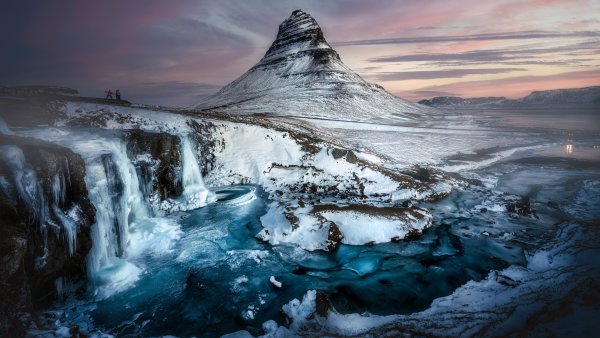 Kirkjufell mountain Iceland Wallpaper