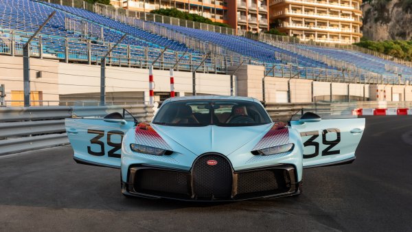 Bugatti Chiron Pur Sport Race track Wallpaper