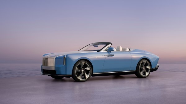 Rolls-Royce Project Nightingale 8K Wallpaper