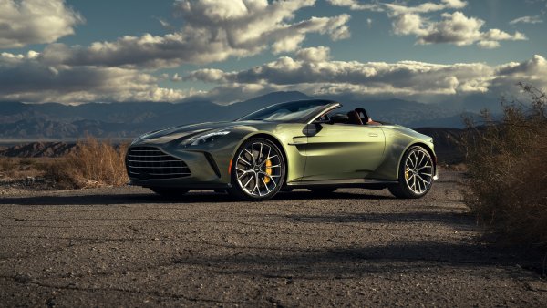 Aston Martin Vantage Roadster 2026 Wallpaper