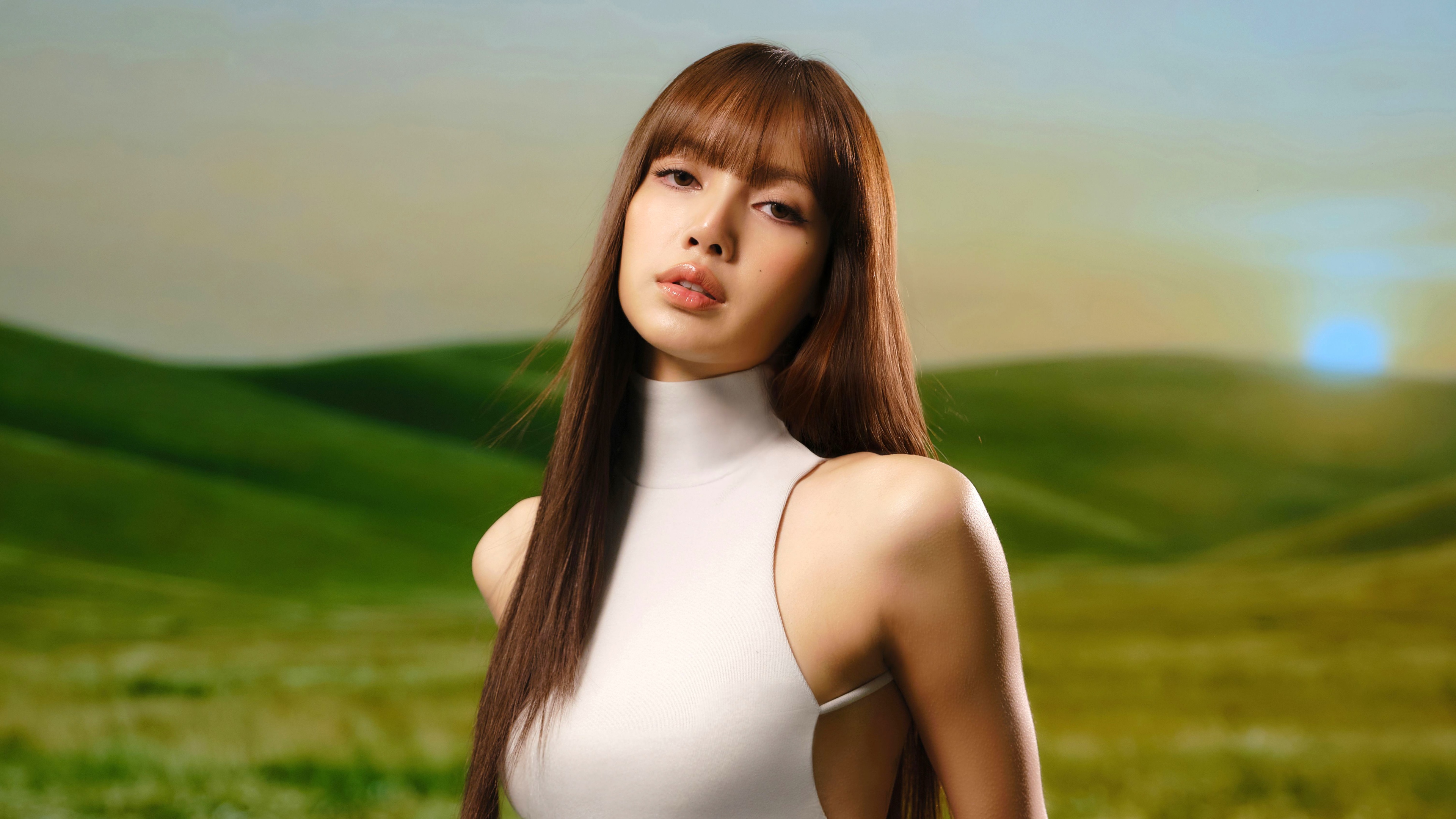 Lisa Modern Wallpaper