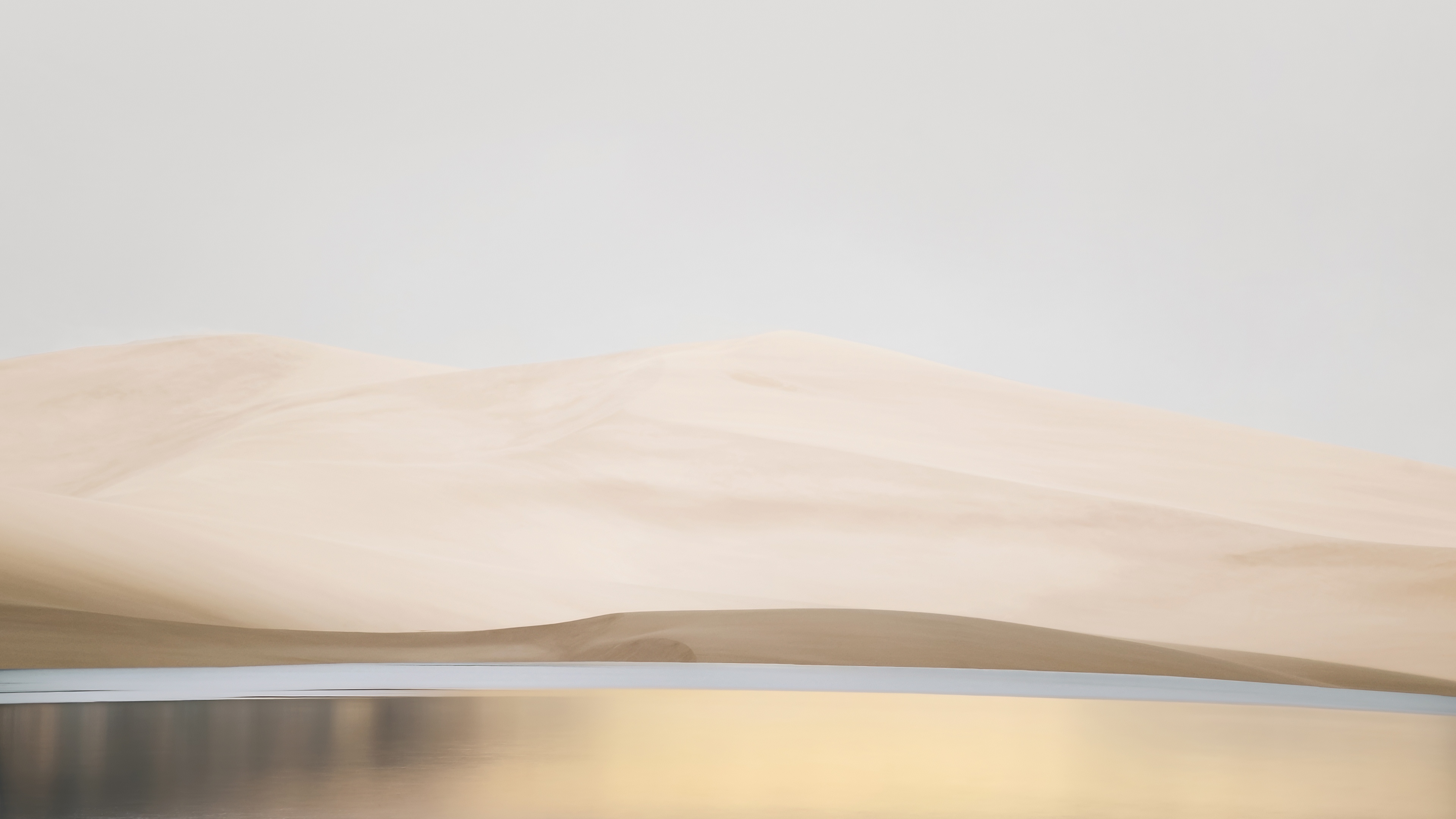 Desert Lake reflection Wallpaper