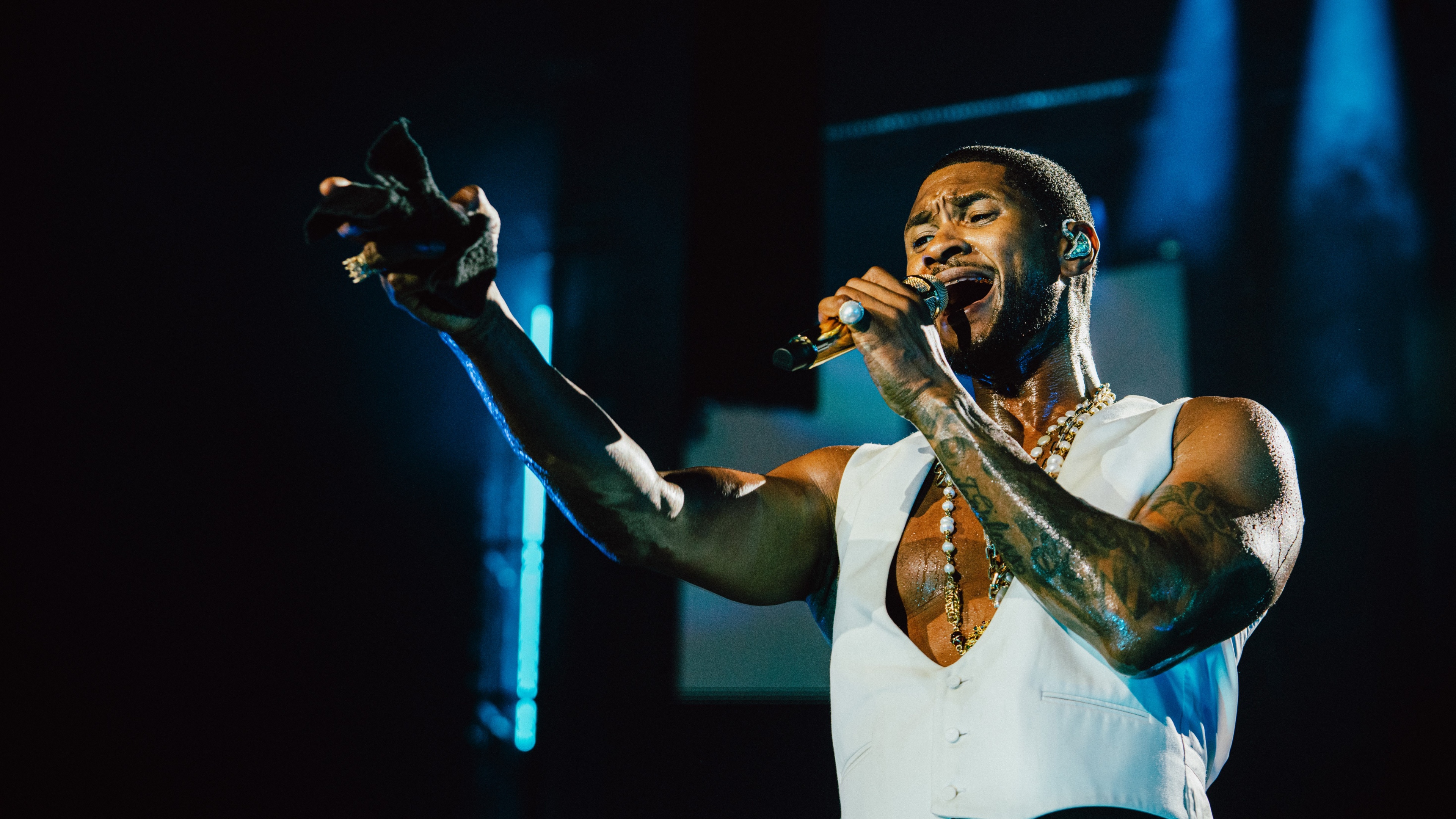 Usher Live concert Wallpaper
