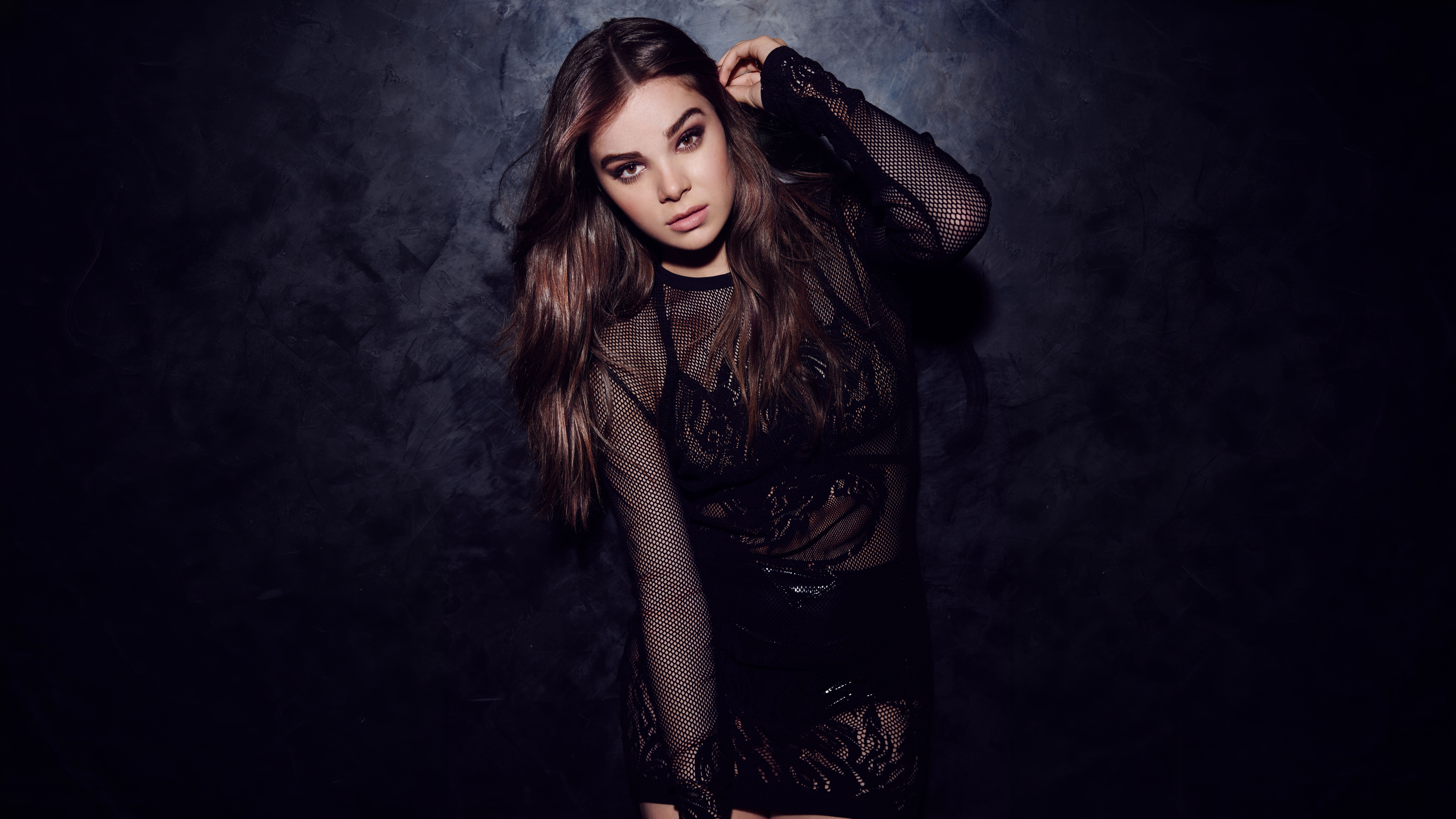 Hailee Steinfeld Dark background Wallpaper