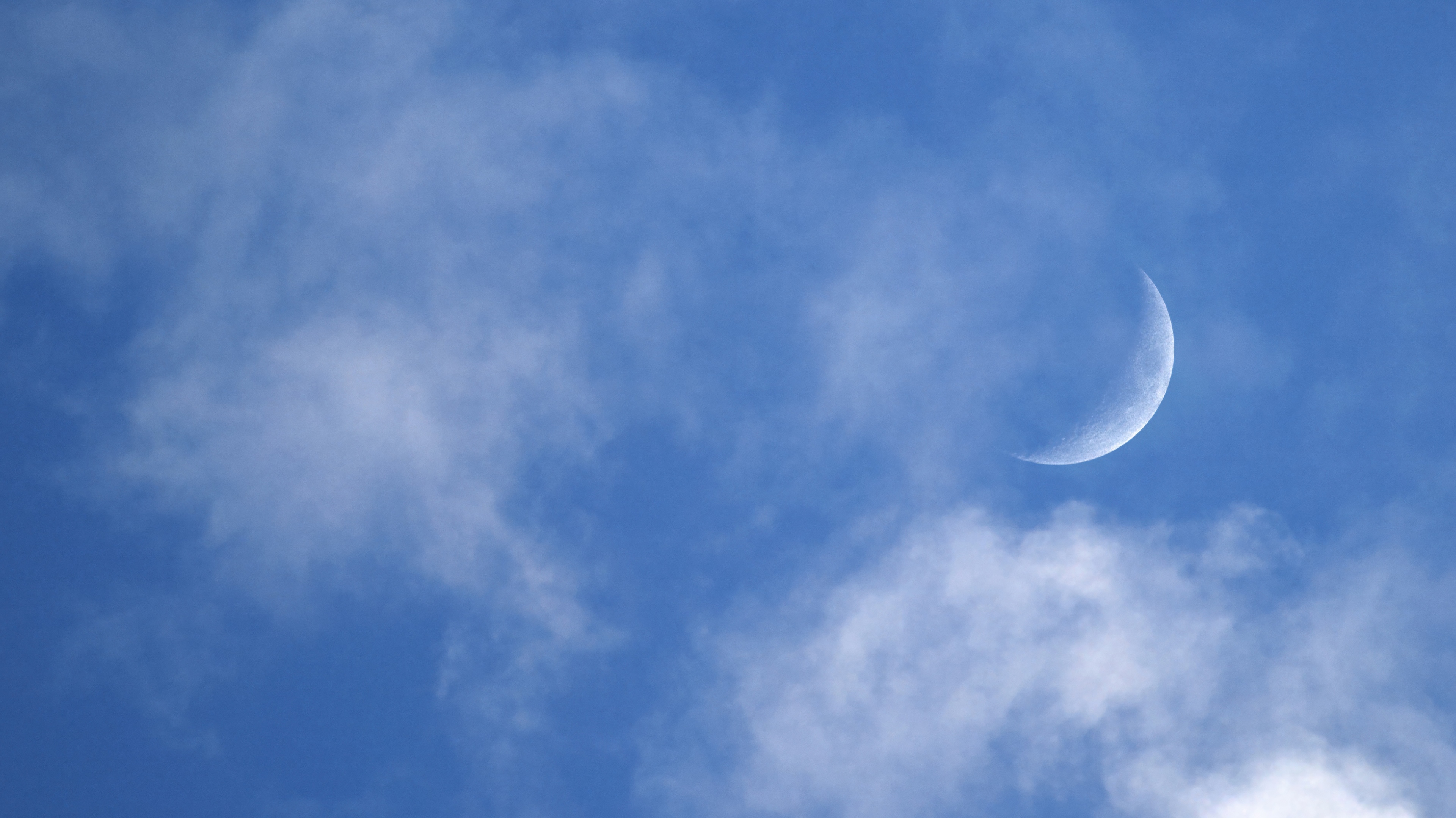 OS X Lion Crescent Moon Wallpaper