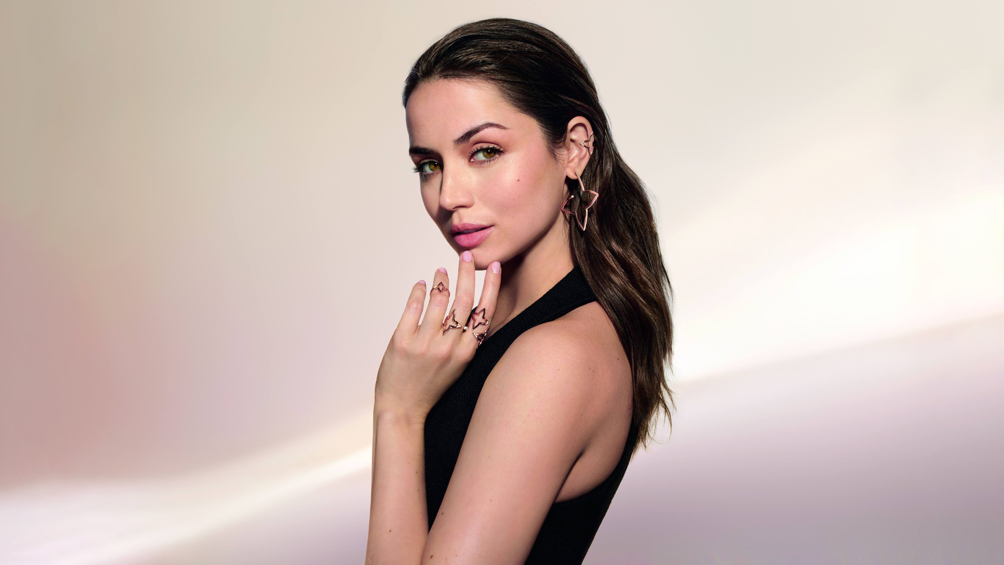 Ana de Armas Elegant Wallpaper