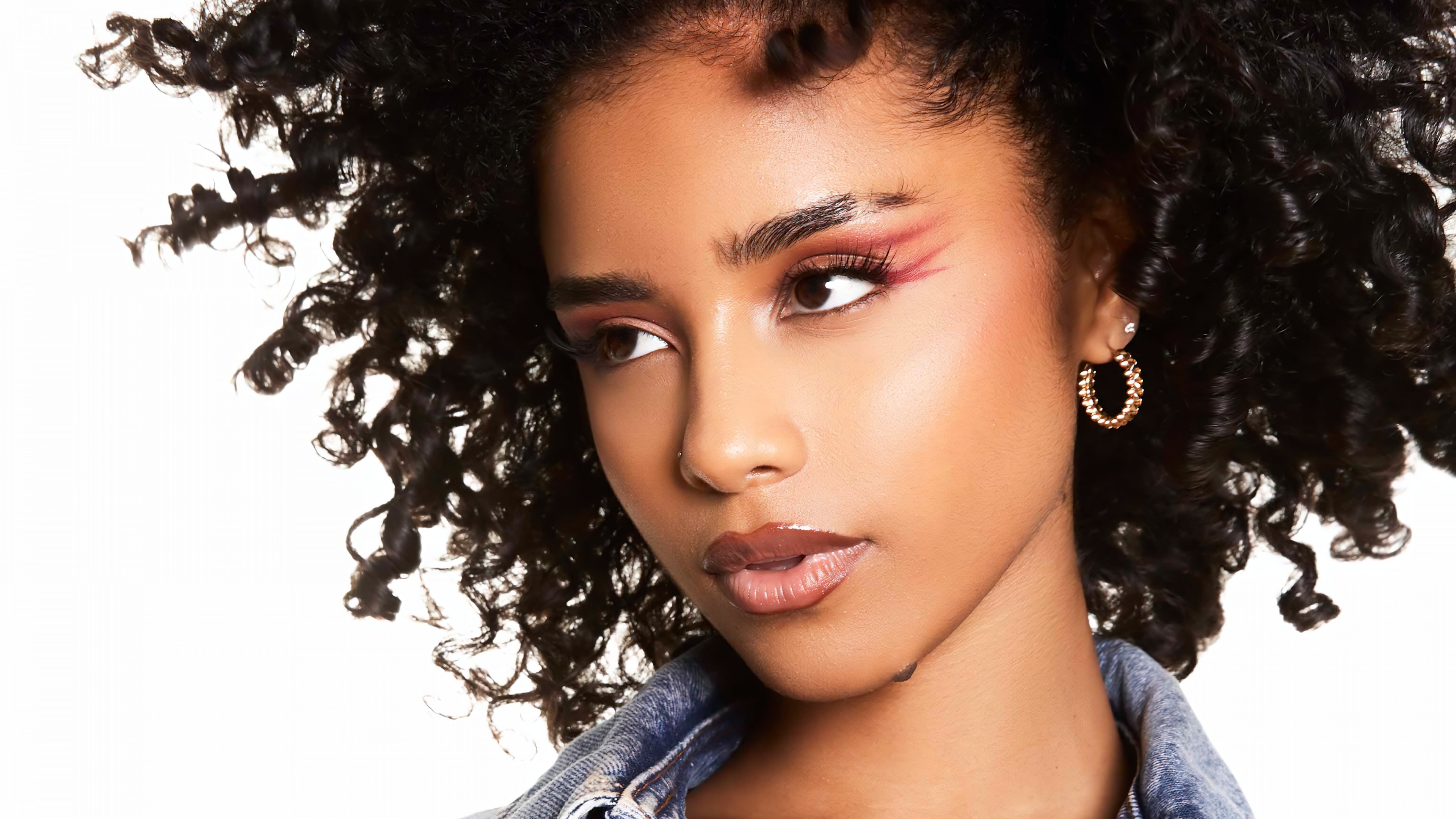 Tyla Portrait Wallpaper